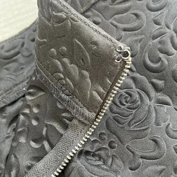 GUESS Los Angeles Circle Skater Skirt XS w/ Pockets Black Embossed Floral - Picture 9 of 13